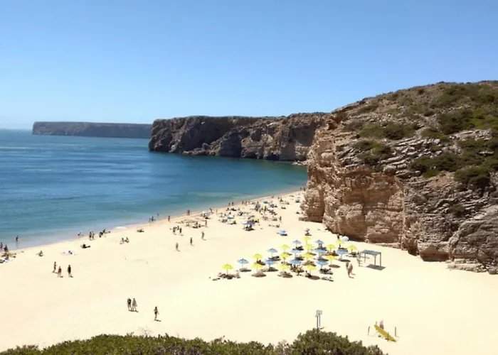 Sunny Poolview 아파트