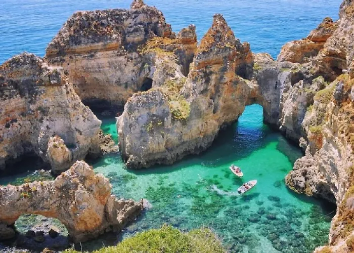 Sunny Poolview 아파트